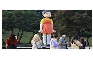 'Red light, green light': Giant Squid Game doll in Seoul park draws fans' attention | See pics